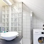 With Balcony And Free Parking 아파트